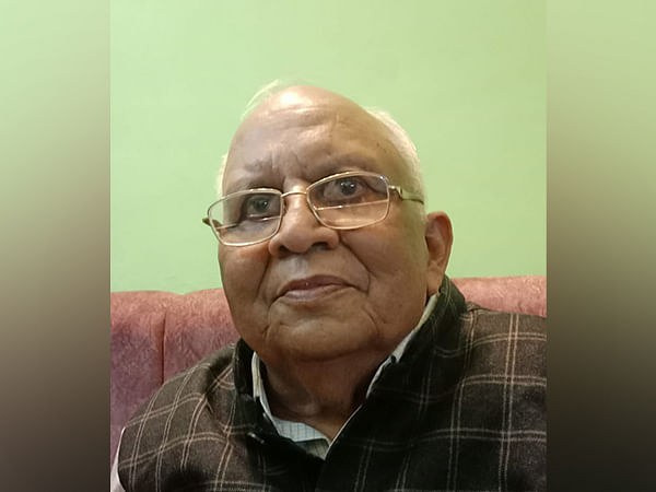 MP: Jabalpur doctor who treats people for just Rs 20 conferred with Padma Shri