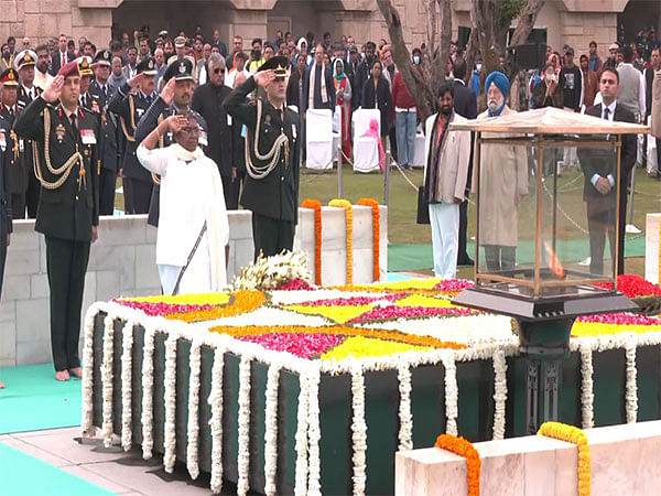 President Murmu, PM Modi Pay Tributes To Mahatma Gandhi At Raj Ghat ...