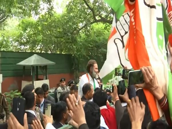 Rahul Gandhi Receives Warm Welcome From Supporters On Reaching Delhi Rahul Gandhi Receives Warm Welcome From Supporters On Reaching Delhi