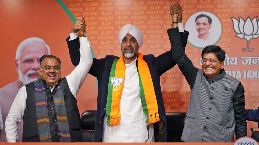 Former Congress leader Manpreet Singh Badal joins BJP in the presence of Union Minister Piyush Goyal (right) and party national general secretary Tarun Chugh (left) in New Delhi on Wednesday | ANI