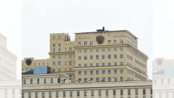 Panstir-S1 air defense systems on top of administrative building in Moscow | Photo: Twitter | Rob Lee (@RALee85)