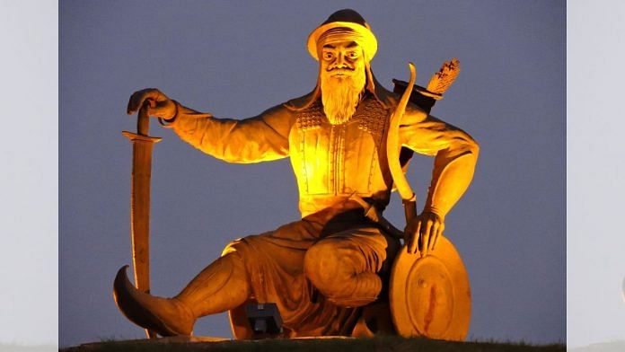 A statue of Baba Banda Singh Bahadur | Credit: Wikimedia Commons