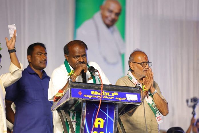 Kumaraswamy addresses a rally during party's Pancharatna Rath Yatra which entered Sindhanur assembly constituency Sunday. | Twitter: @JanataDal_S