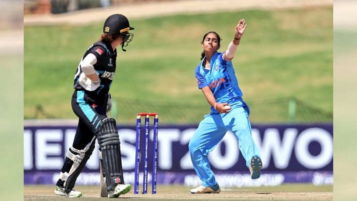 Parshavi bowling against New Zealand in the ICC U-19 T20 World Cup in South Africa | Twitter/@M_Raj03