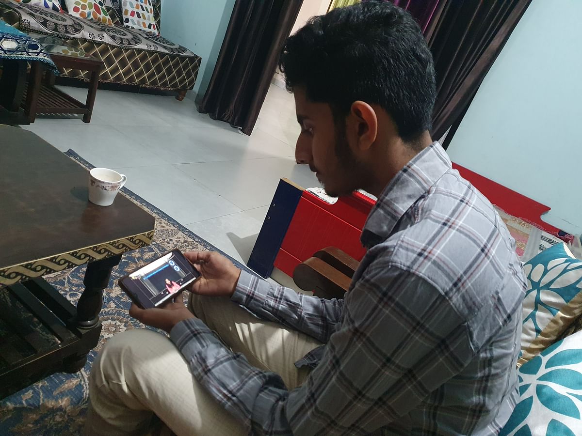 Vipul watching his Byjus sessions on his mother's phone. 