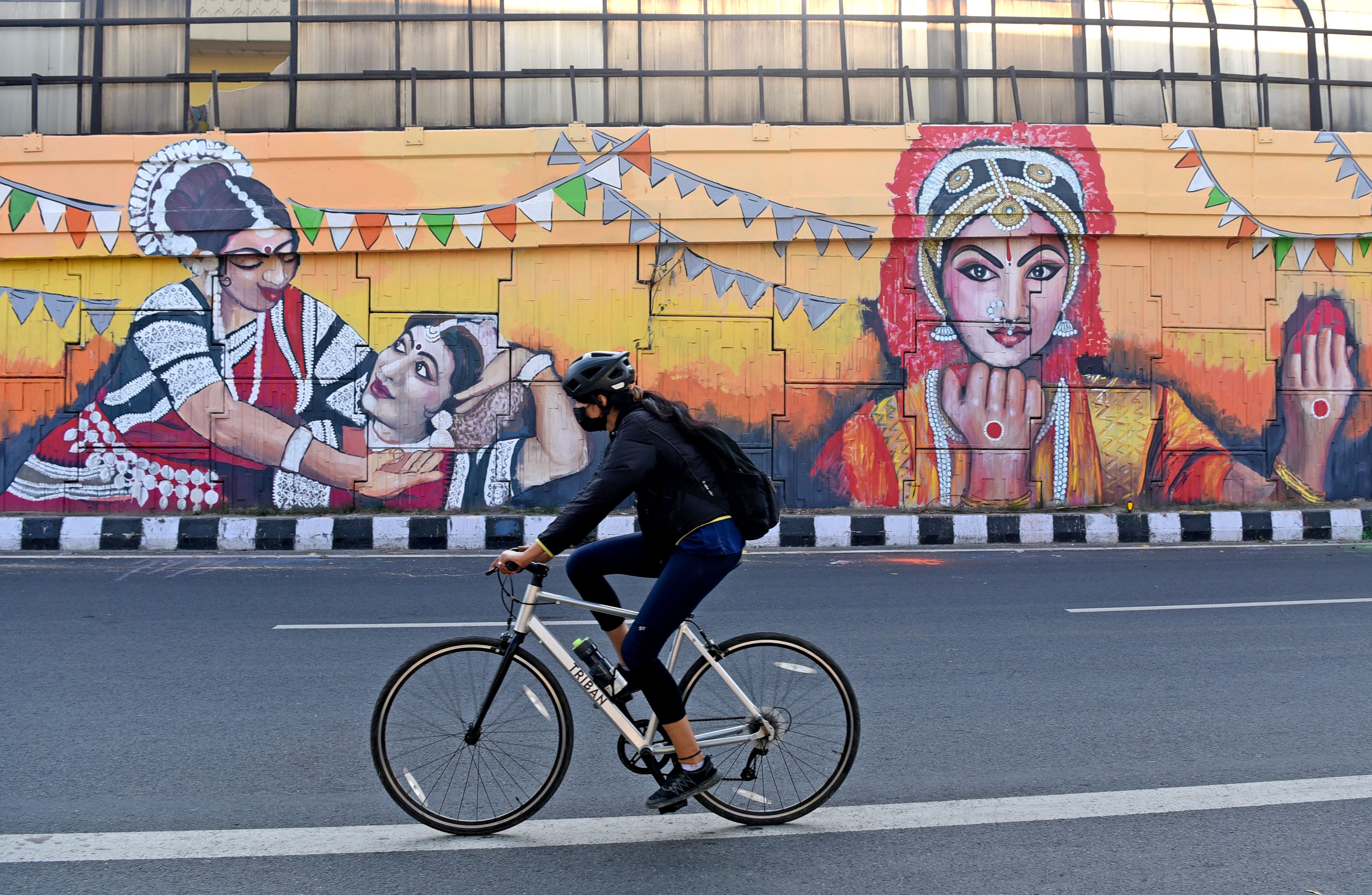 Cycling on Delhi streets Study shows cyclists face 40 times