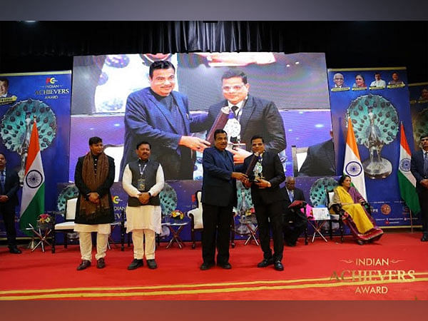 Chairman of Mangal Credit & Fincorp Ltd. awarded with Indian Achiever's Award 2023 by Union Minister Nitin Gadkari