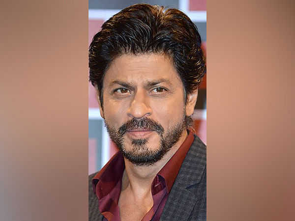 Shah Rukh Khan gives befitting reply to Twitter user asking for 