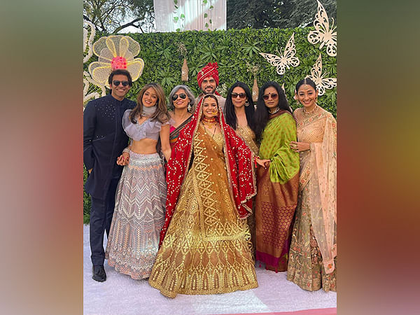 It's a reunion of 'Chak De! India' girls at Chitrashi Rawat's wedding, see pics