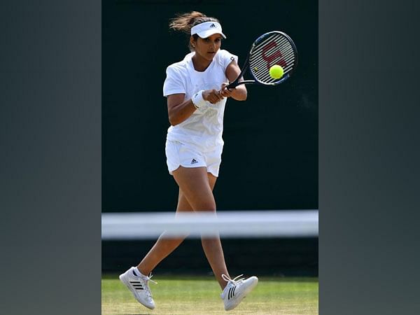 Abu Dhabi Open: Sania Mirza, Bethany Sands out in women's doubles first round