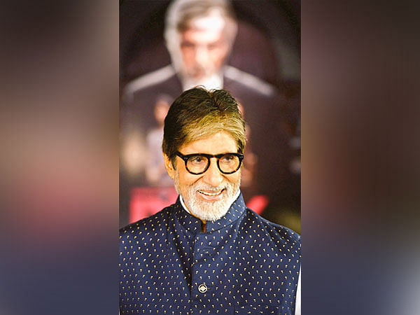 Amitabh Bachchan reminisces yesteryear fashion of teaming bell bottoms with  flared sleeves