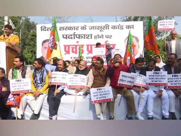 BJP protests against Delhi government over Feedback Unit case