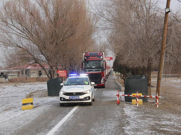 Armenia-Turkey reopen border gate for 1st time in 3 decades for quake aid