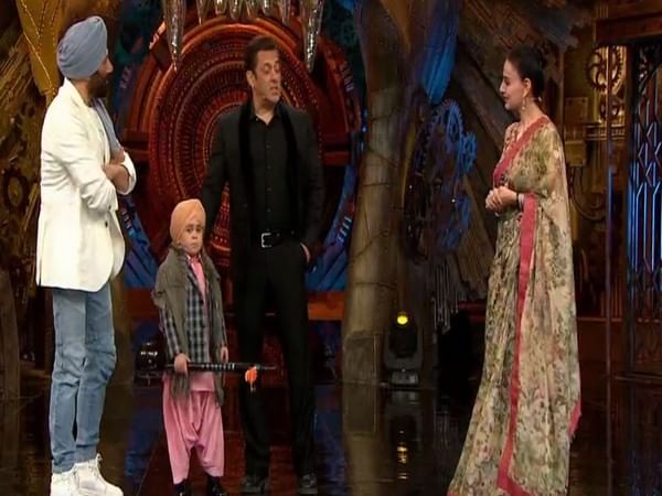 Sunny Deol and Salman Khan shake legs on Bigg Boss 16 finale stage, Amisha Patel joins them