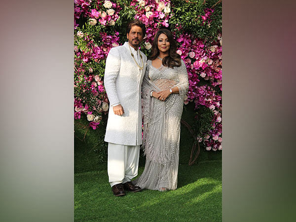 This is what SRK gifted Gauri on their first Valentine's Day