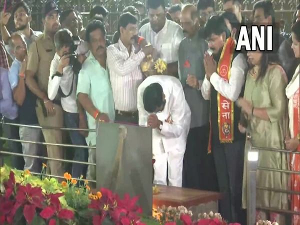 Eknath Shinde visits Balasaheb Thackeray memorial in Mumbai; pays floral tribute after ECI order