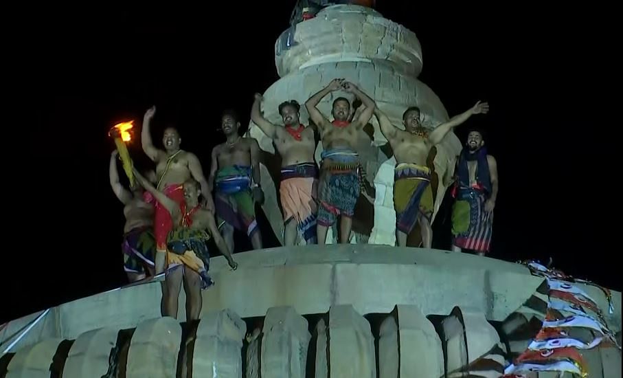 Maha Shivratri: 'Mahadeepa' lifted atop Lingaraj Temple in Bhubaneswar – ThePrint – ANIFeed