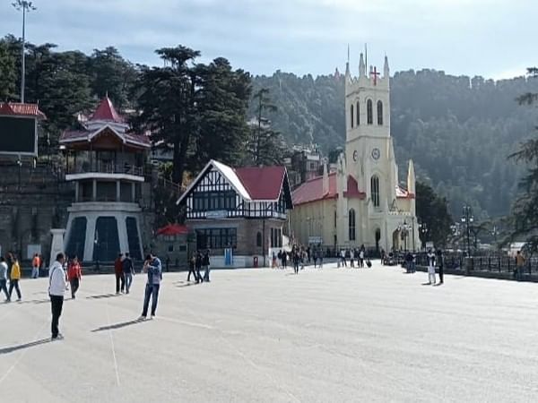 Tourists feel the heat as temperatures rise in Himachal hill stations including Shimla Tourists feel the heat as temperatures rise in Himachal hill stations including Shimla