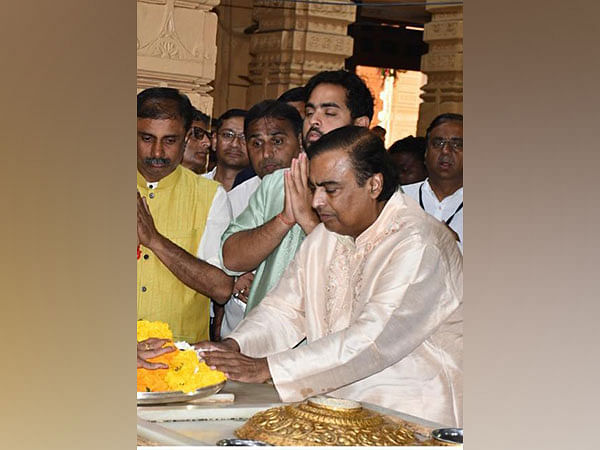 Industrialist Mukesh Ambani and son Akash Ambani visit Somnath on the occasion of Mahashivratri