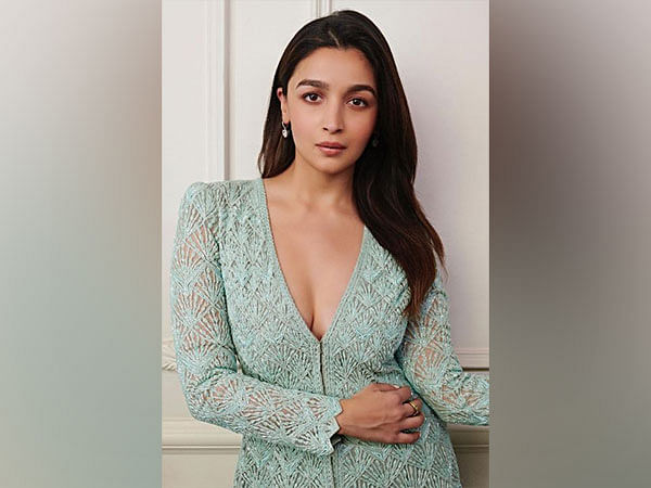 Neetu Kapoor, Anushka Sharma, Karan Johar slam media for Alia Bhatt's 'invasion of privacy'