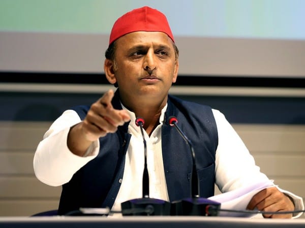 'UP Mein Jhuthe Case Ki Bahar Ba': Akhilesh targets Yogi govt over notice to singer