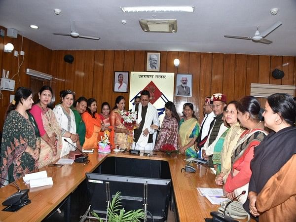 Uttarakhand: BJP Mahila Morcha president calls on CM Dhami; expressed gratitude 30 pc on reservation bill