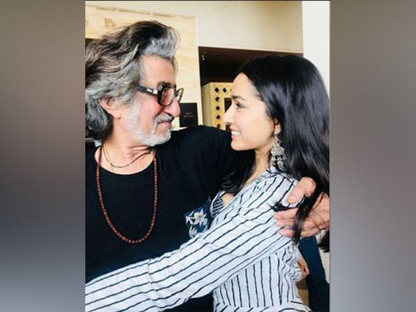 Shakti Kapoor shows off his thumka on daughter Shraddha's 'Show Me The Thumka' song