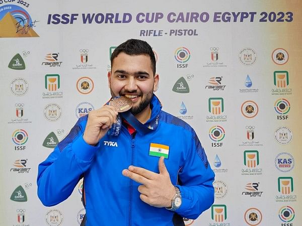 أنيش يفوز بالميدالية البرونزية لمنح الهند ميدالية كأس العالم لمسدس Rapid Fire بعد 12 عامًا