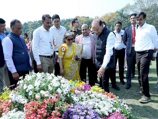 Delhi L-G attends inaugural event of two-day flower festival 'Palaash' 