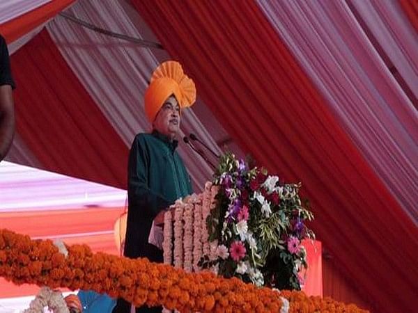 Gadkari inaugurates 7 national highway projects with Rs 6,500-cr investment in UP's Ballia