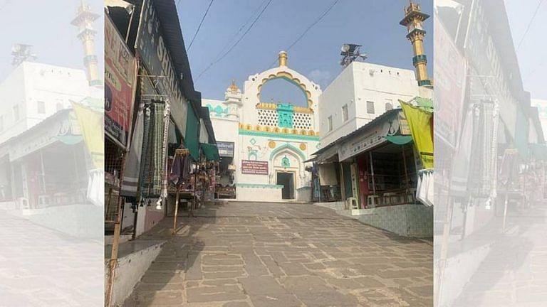 Digging up tomb doesn’t harm Aurangzeb. Shows our politics is primitive