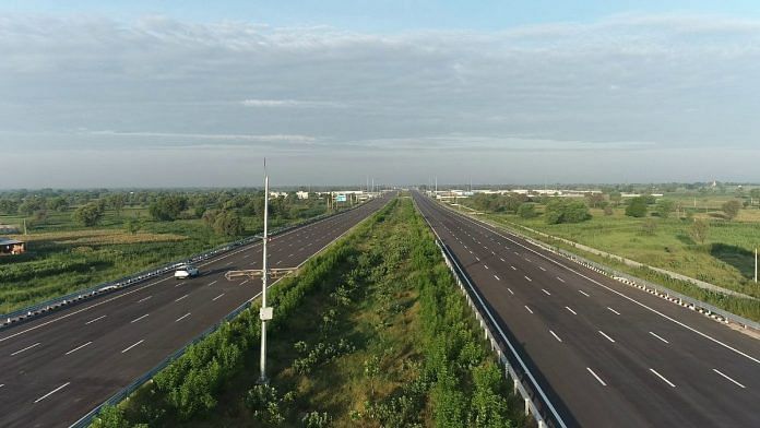 A stretch of the Delhi-Mumbai expressway. | Twitter: @nitin_gadkari
