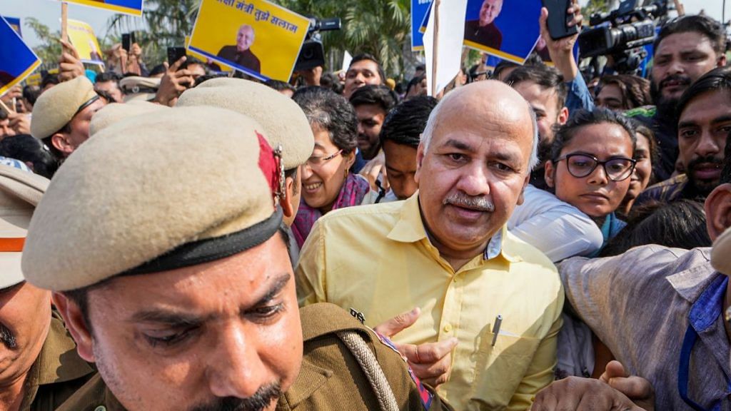 Delhi Police personnel escort Delhi Deputy CM Manish Sisodia from Rajghat ahead of his questioning by CBI in the liquor policy case in New Delhi, on 26 February 2023 | PTI