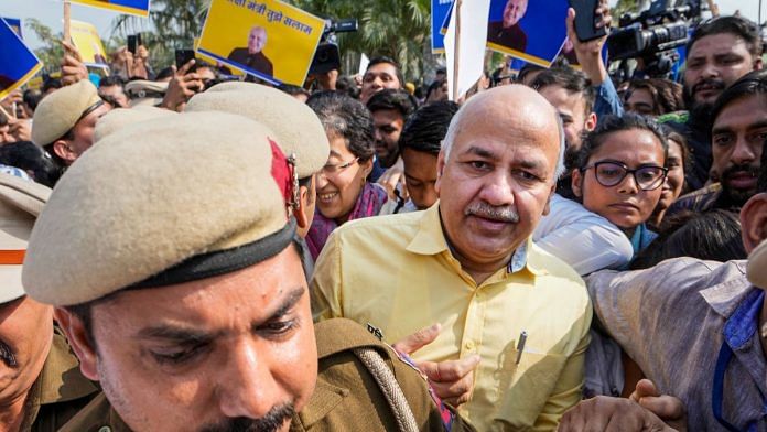 Delhi Police personnel escort Delhi Deputy CM Manish Sisodia from Rajghat ahead of his questioning by CBI in the liquor policy case in New Delhi, on 26 February 2023 | PTI