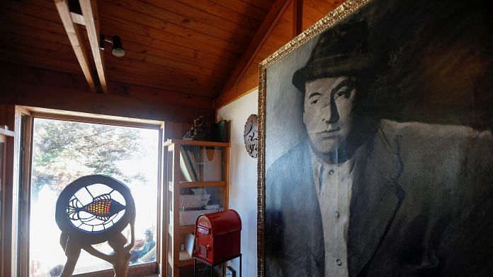 A picture of Chilean poet and Nobel laureate Pablo Neruda seen inside his museum house in the coastal sector of Isla Negra, Chile| Photo: Reuters File