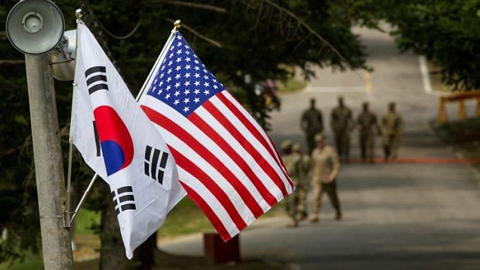 The South Korean and American flags fly next to each other at Yongin, South Korea, 23 August, 2016 | File Photo: Reuters