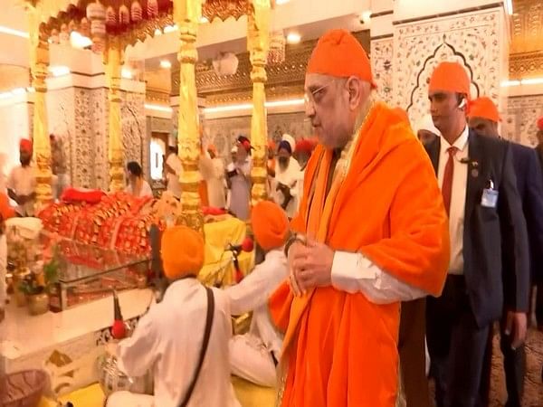 Amit Shah offers prayers at Guru Nanak Jhira Sahib Gurudwara in Karnataka's Bidar