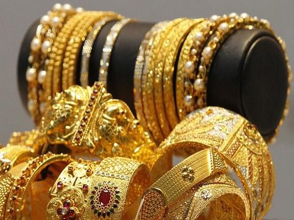 From April 1, only those gold jewellery and artifacts with a six-digit alphanumeric number as a hallmark can be sold: Govt