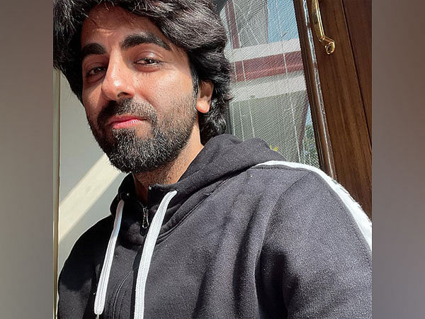 Ayushmann Khurrana shares smiling picture after 'Dream Girl 2' shoot pack-up