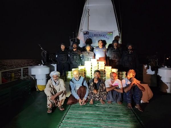 Indian Coast Guard apprehends Iranian boat carrying drugs worth Rs 425 crore