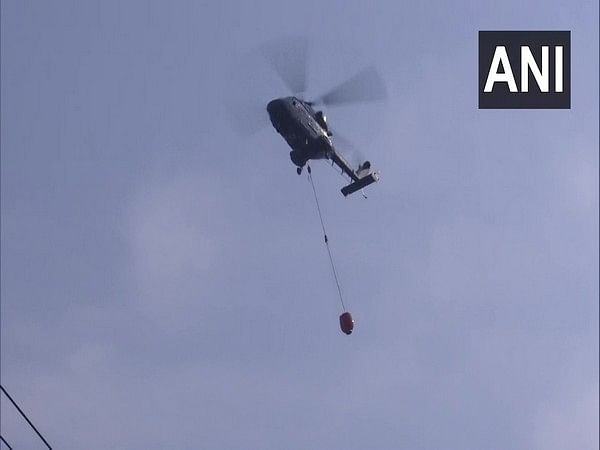 Kochi: Indian Navy helicopters deployed to extinguish fire at Brahmapuram waste plant 