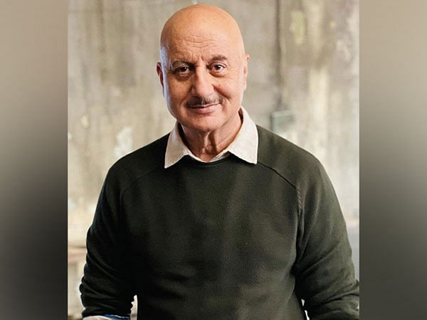 Anil Kapoor to Kangana Ranaut, Bollywood celebs extend Birthday wishes to Anupam Kher