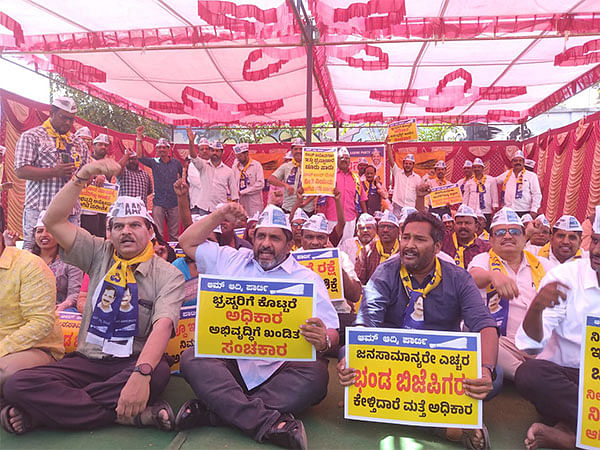 Madal Virupakshappa case: AAP protests in Bengaluru, demands K'taka CM's resignation