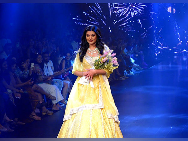 Sushmita Sen slays ramp walk after suffering heart attack