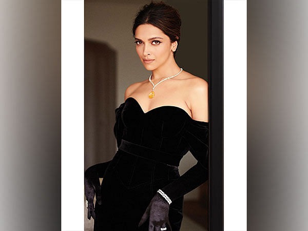 Oscars 2023 Red Carpet: Deepika Padukone raises glam quotient in black ...