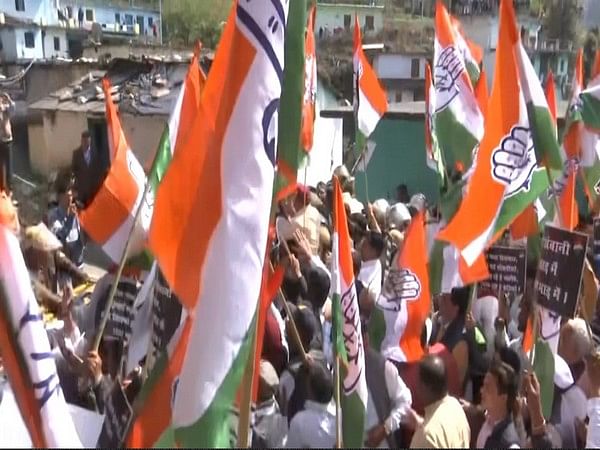 Congress protests against Centre in Uttarakhand over Adani-Hindenburg issue 