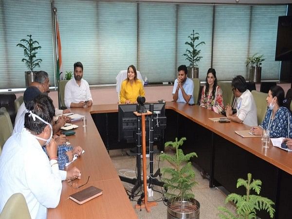 Delhi Mayor takes notes of Vasant Kunj stray dog incidents, holds emergency meet