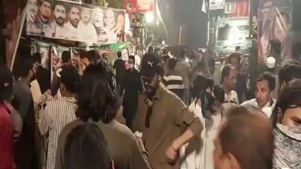 Pakistan: PTI supporters clash with police to prevent Imran Khan's arrest