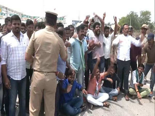 JD(S) workers block Bengaluru-Mysore highway in protest against toll charges for motorists