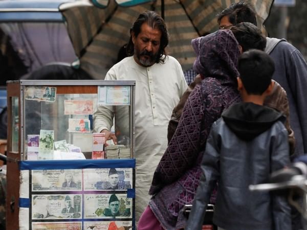Pakistan's economy now depends on Gulf states to bail out crisis